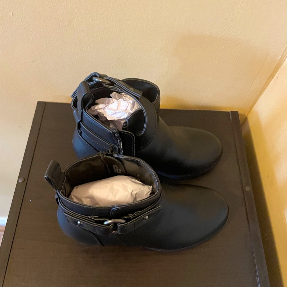 NWOT size 12 toddler girls ankle boots. Boot packaging was Only opened to try on